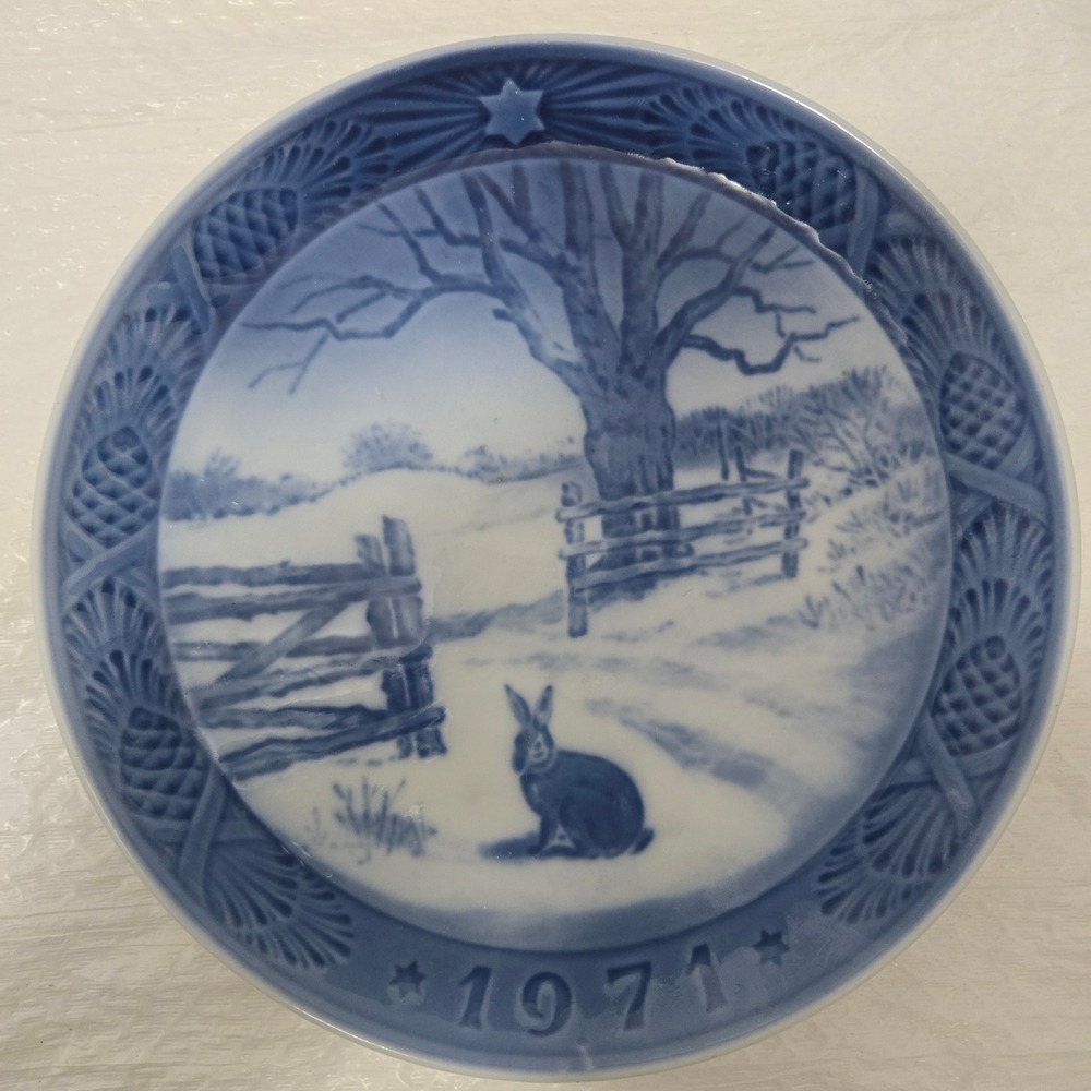Royal Copenhagen 1971 Christmas Plate Hare in Winter Blue White Porcelain 7 inch